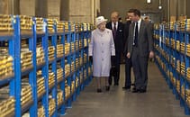 Queen & Gold Bars - 18 Oct 2013